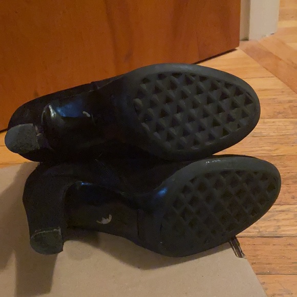 Aerosols black suede bottles with studded strap - Picture 5 of 7